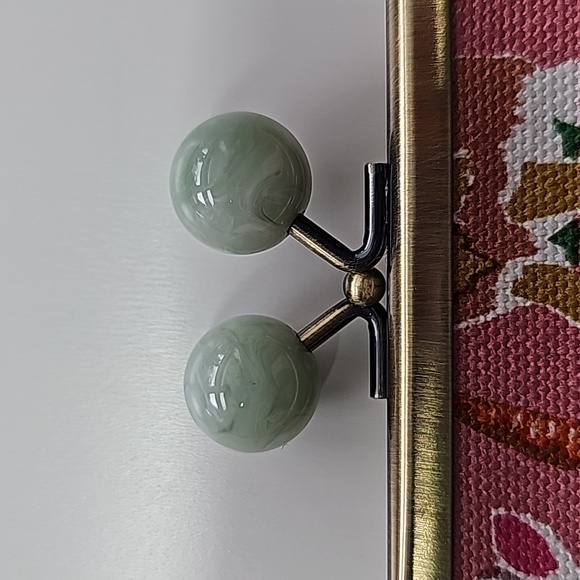 Ayanokoji pink rabbit pouch - Picture 5 of 5